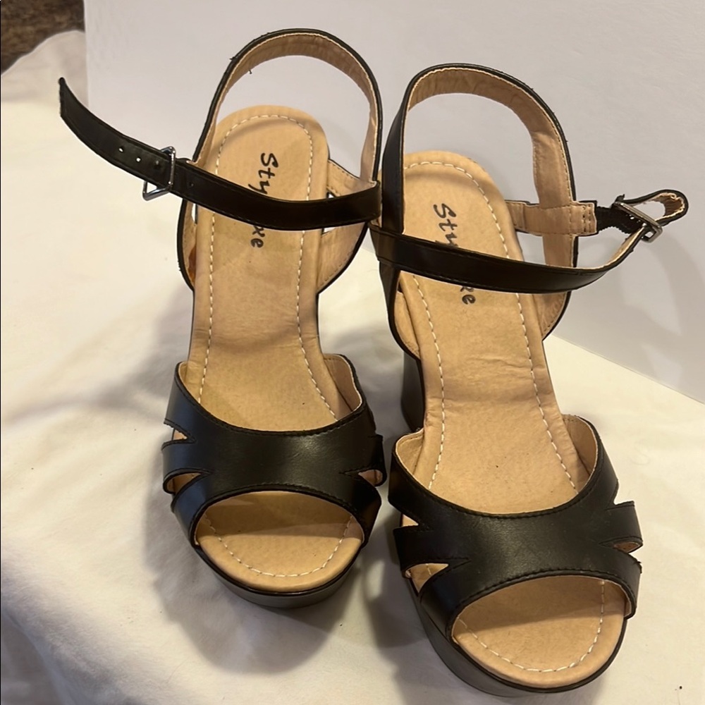 Styluxe Black Sandals with Adjustable Ankle Strap